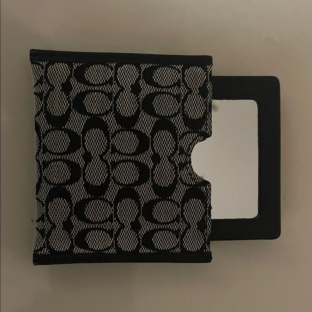 Coach Black and White Wallet with double sided mirror - Picture 4 of 4